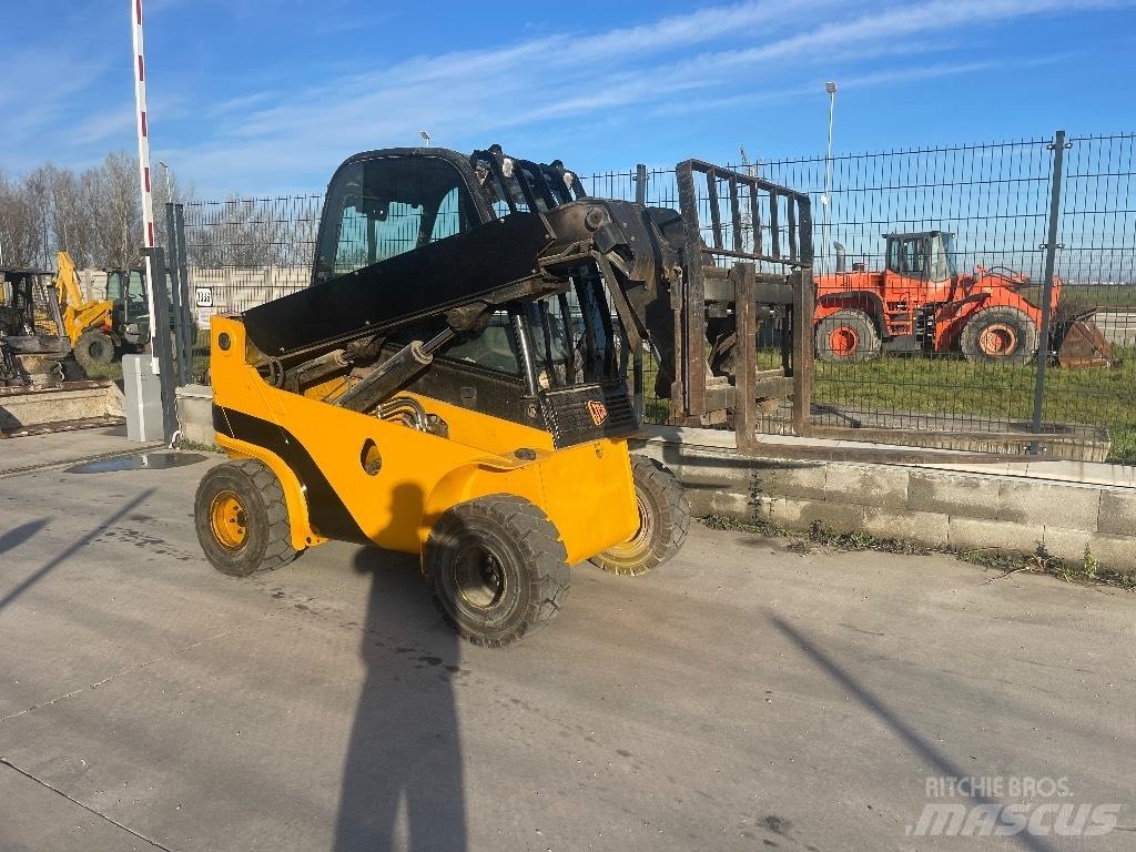 JCB TLT 30 D 4x4 伸縮臂操作車