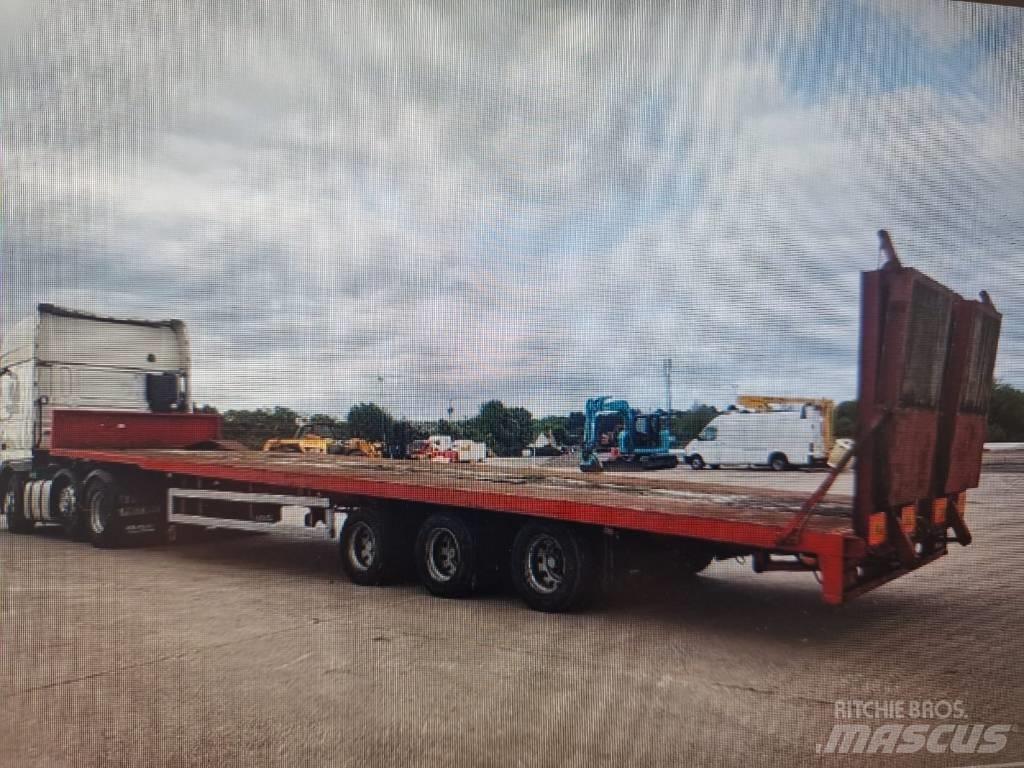 Montracon 3 Axles 地架式半拖車
