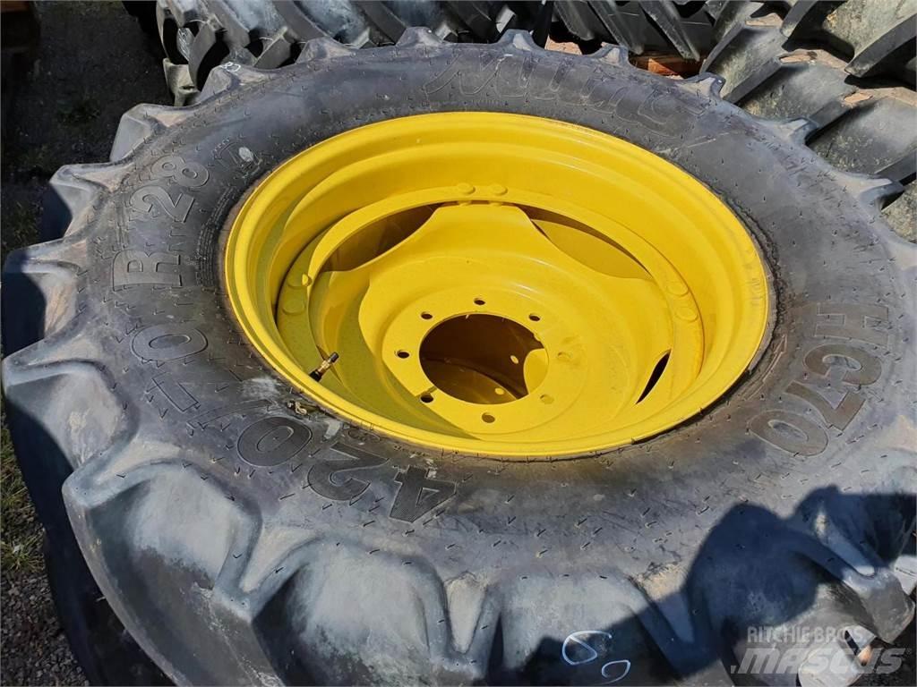 Mitas 420/70R28 x2 輪胎、車輪和輪圈