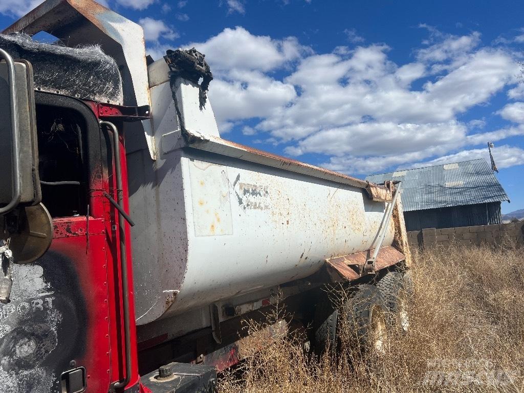 Peterbilt 377 傾卸式卡車