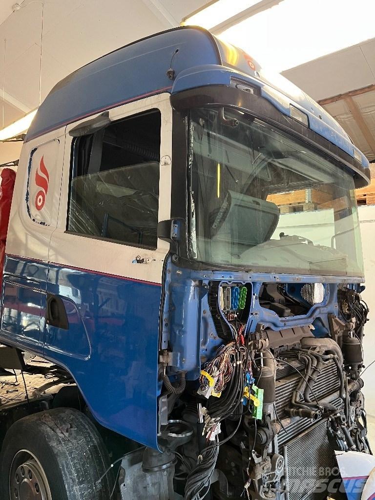 Scania CG19H 駕駛室與內部