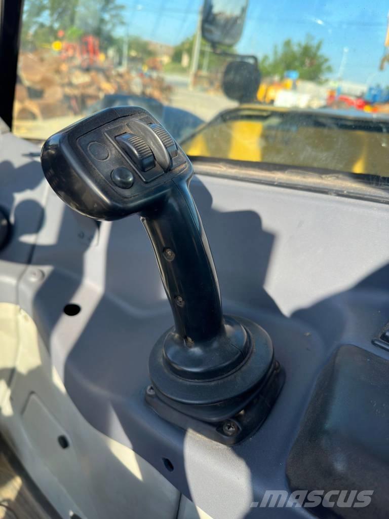 CAT TH407AG 農業用伸縮臂裝載機