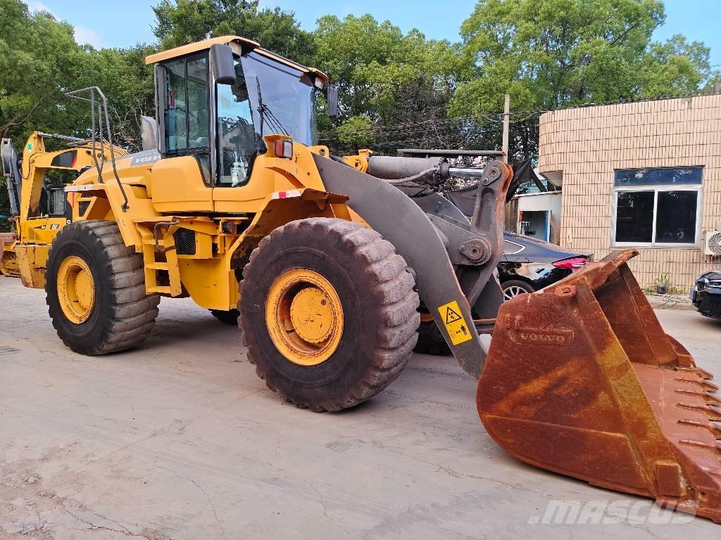 Volvo L 120 輪胎式裝載機