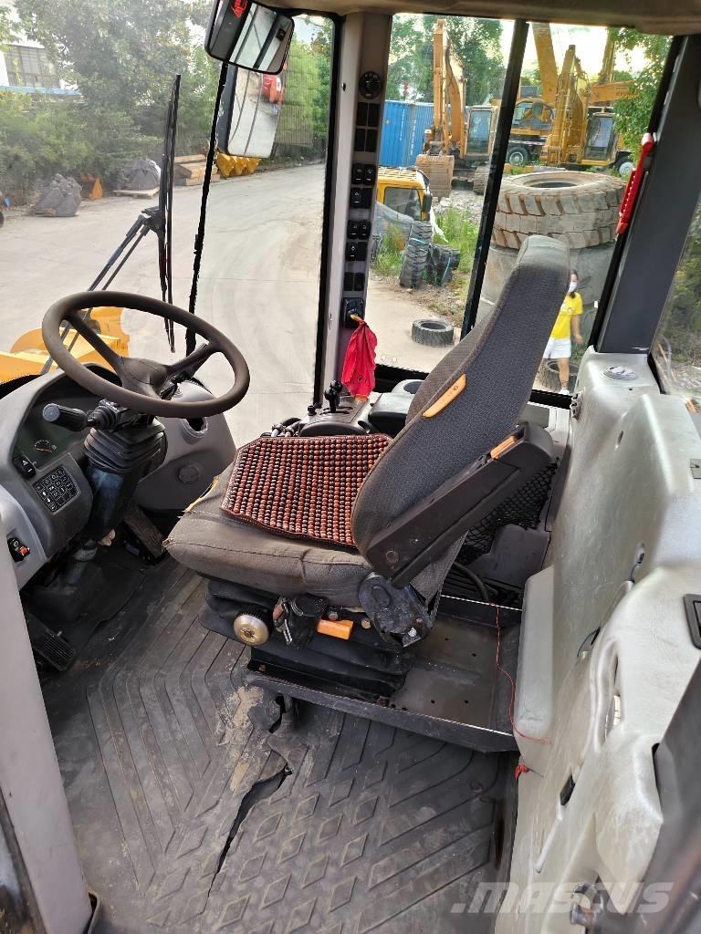 Volvo L 120 輪胎式裝載機