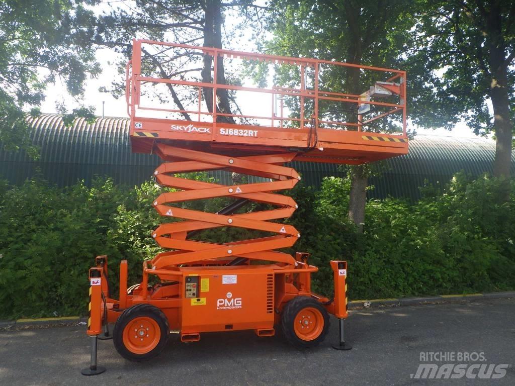 SkyJack SJ6832RT 剪式升降機