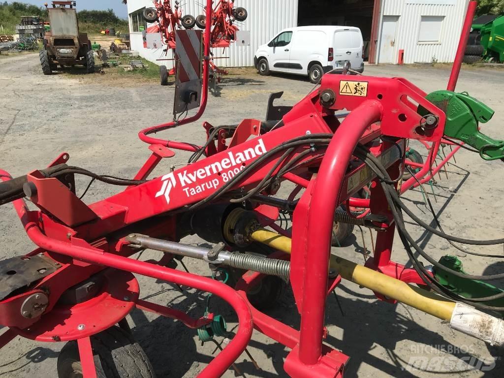 Kverneland 8090 耙與翻草機