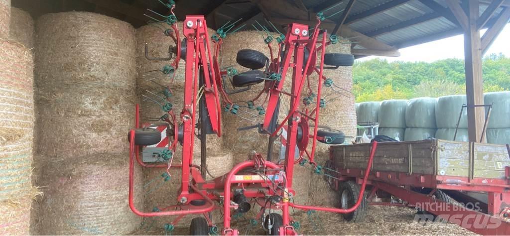 Kverneland 8090 耙與翻草機