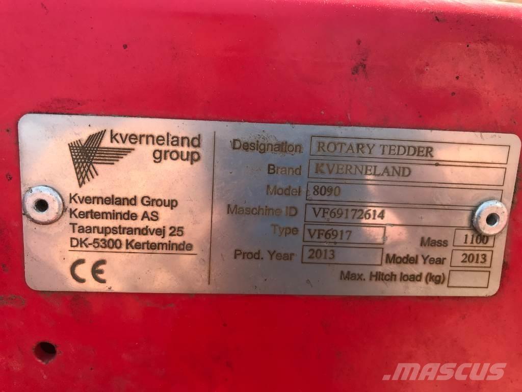 Kverneland 8090 耙與翻草機