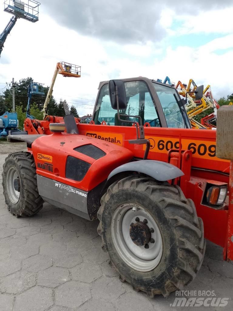 Manitou MT 1440 伸縮臂操作車