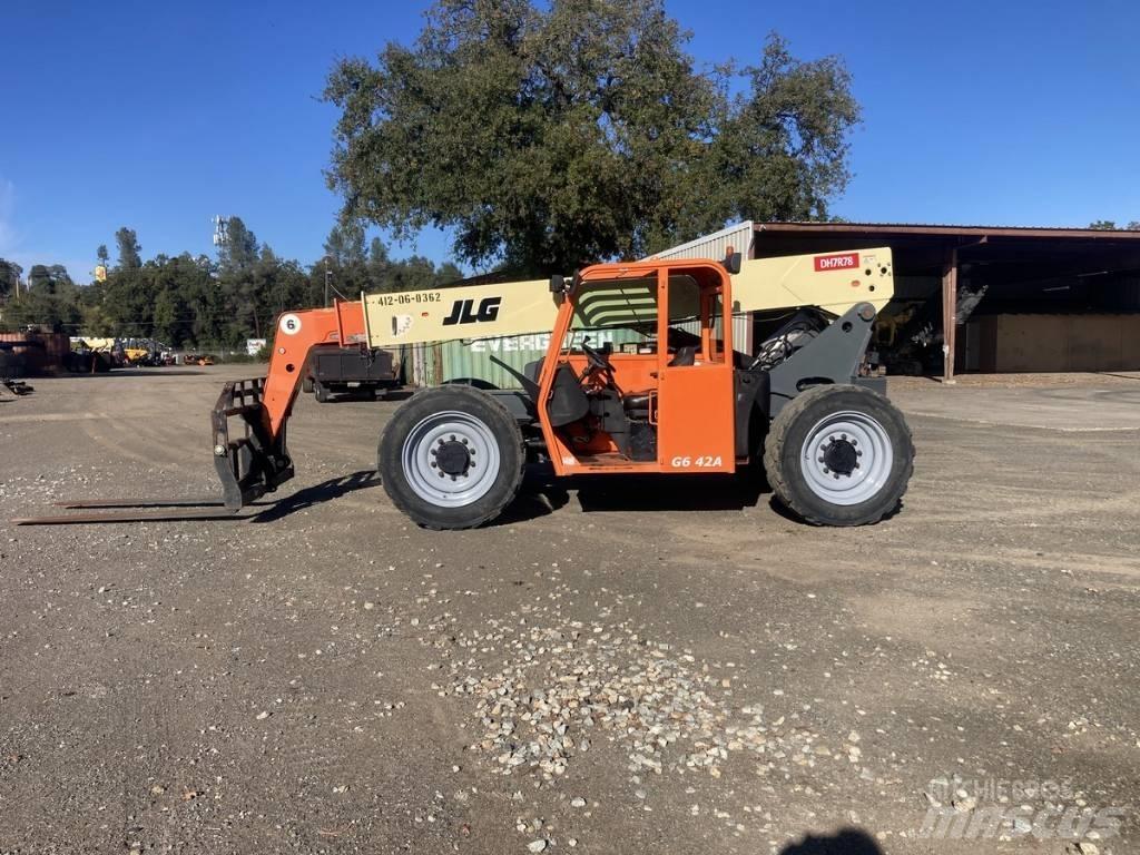 JLG G 6-42 A 伸縮臂操作車