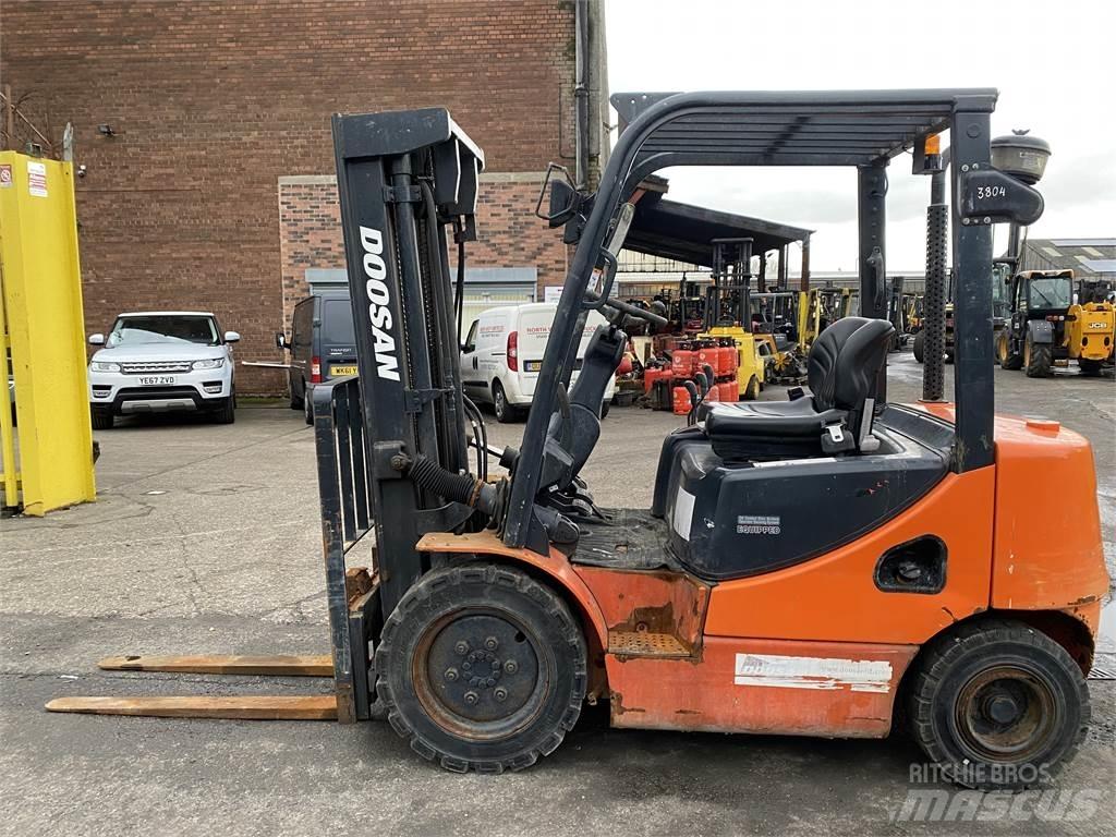 Doosan D25S-5 柴油卡車
