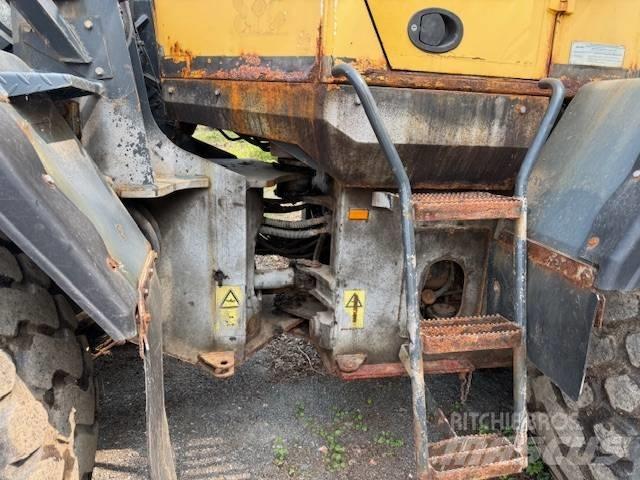 Komatsu WA 200 輪胎式裝載機