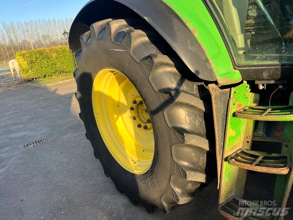 John Deere 6820 曳引機