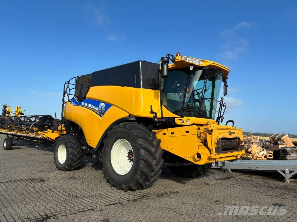 New Holland CR 9080 聯合收穫機