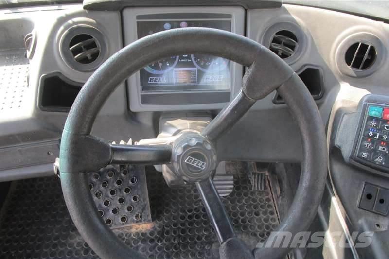 Bell B20E 6X4 鉸接式起吊車