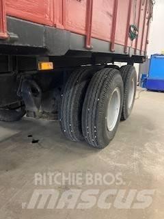  11,00-20 Däck & fälg 輪胎、車輪和輪圈