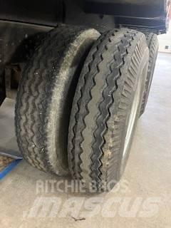  11,00-20 Däck & fälg 輪胎、車輪和輪圈