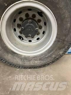  11,00-20 Däck & fälg 輪胎、車輪和輪圈