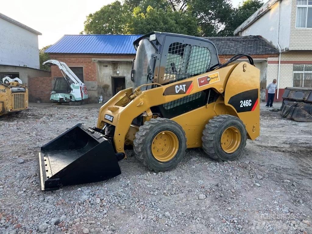 CAT 246 C 滑移轉向裝載機