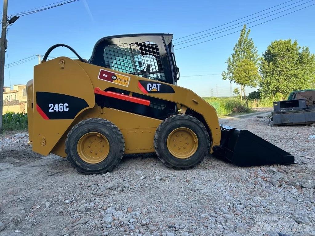 CAT 246 C 滑移轉向裝載機