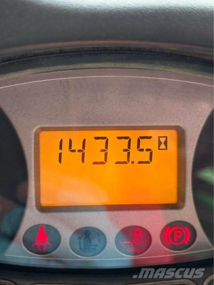 Bobcat S550 滑移轉向裝載機