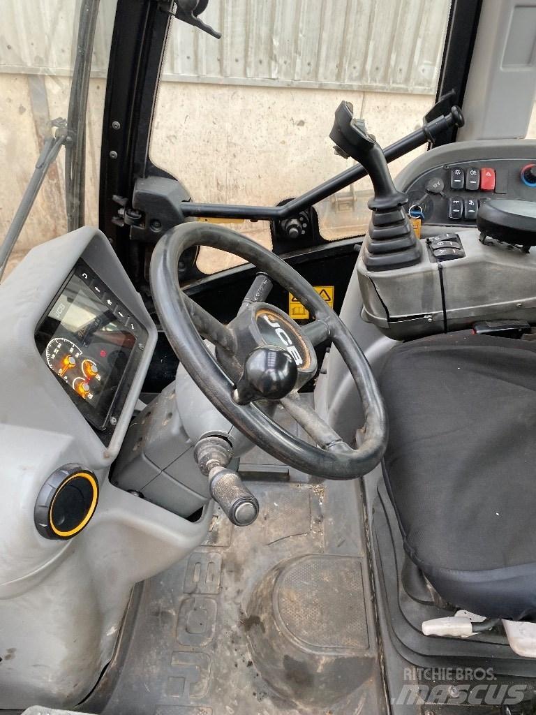 JCB TM 320 S 農業用伸縮臂裝載機