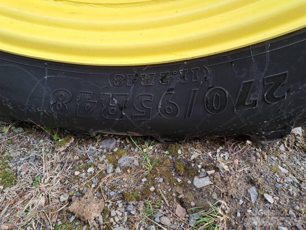 John Deere 740 i 牽引式噴霧機
