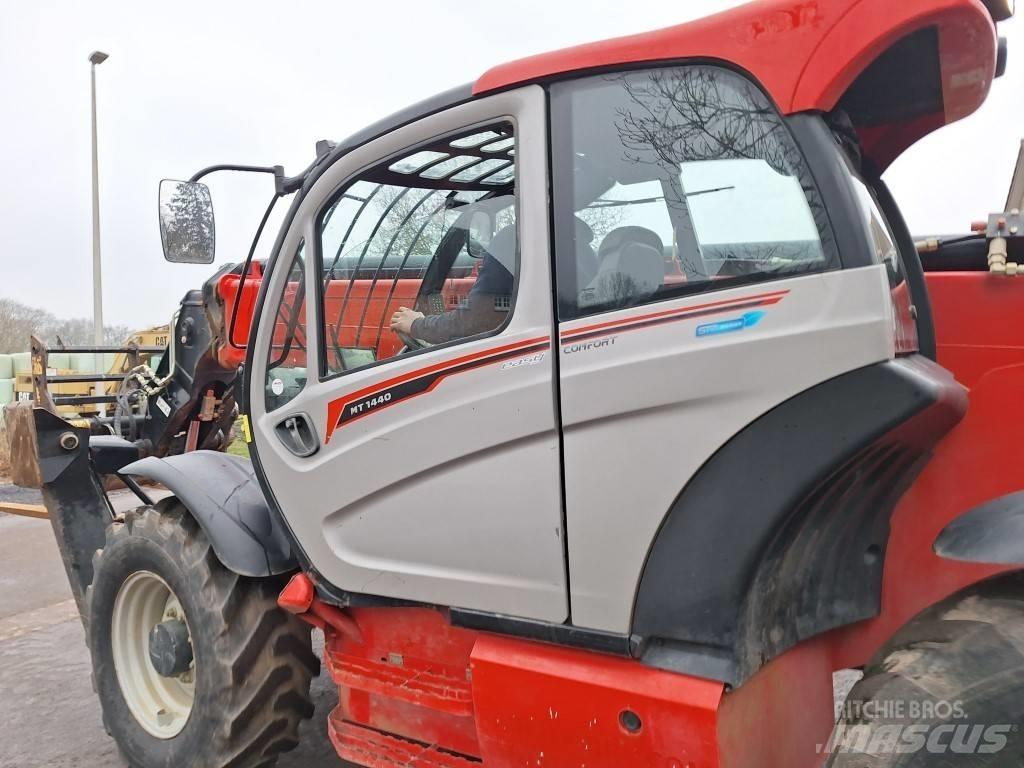 Manitou MT 1440 伸縮臂操作車
