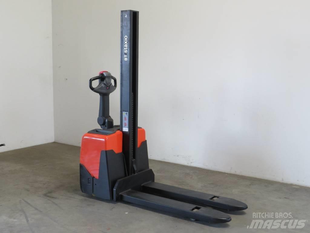 BT HWE 100 行走控制式堆積機