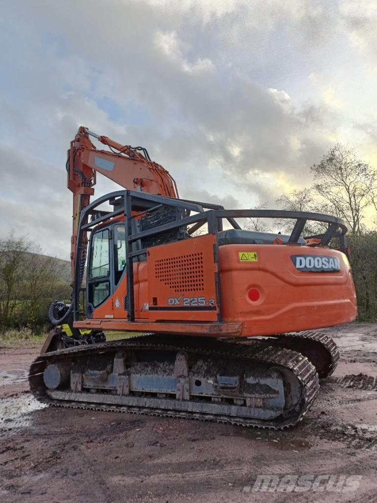 Doosan DX225 收穫機
