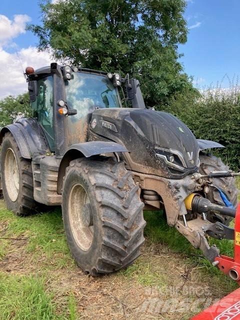 Valtra T235V 曳引機