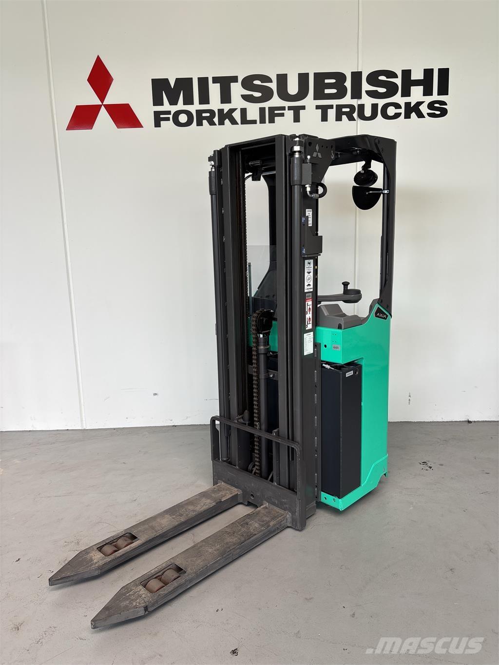 Mitsubishi SBR16N2 自走式堆積機