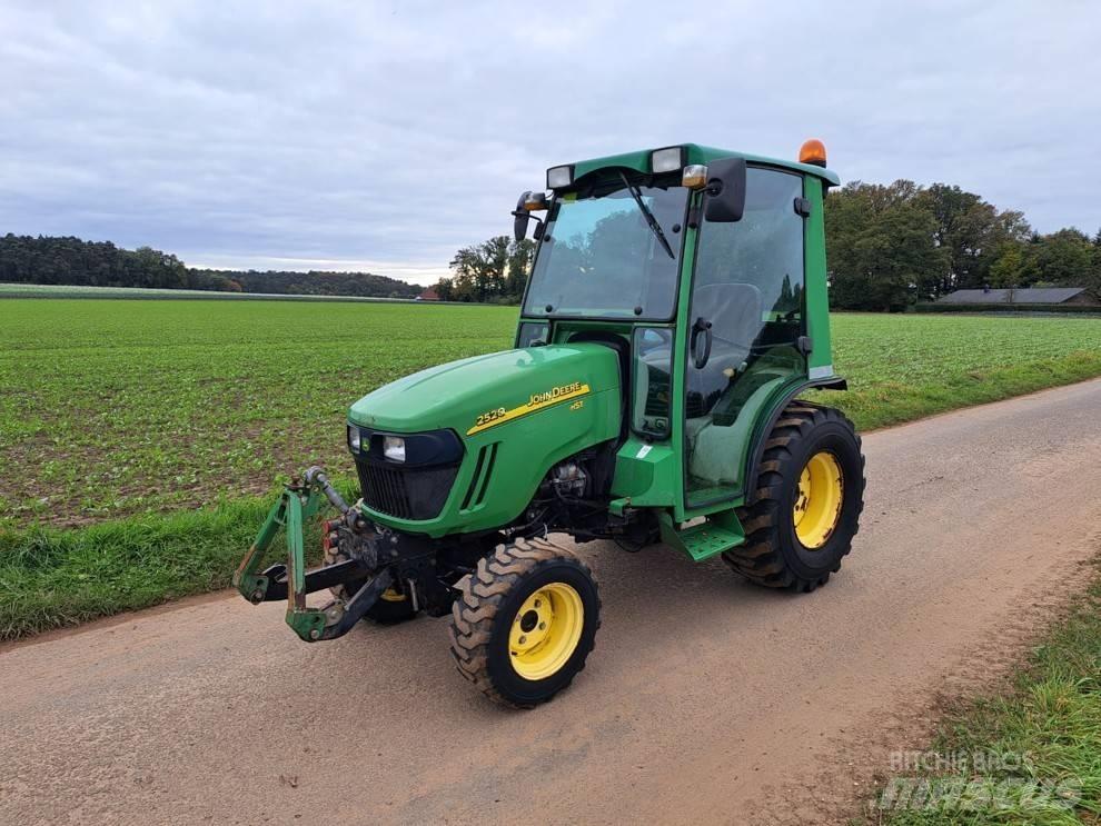 John Deere 2520 小型曳引機