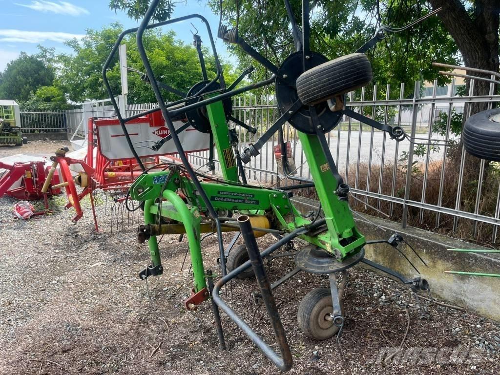Deutz-Fahr 5221 耙與翻草機