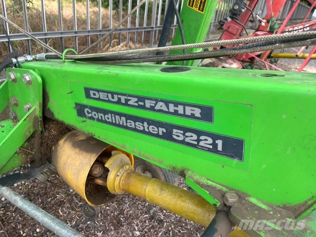 Deutz-Fahr 5221 耙與翻草機