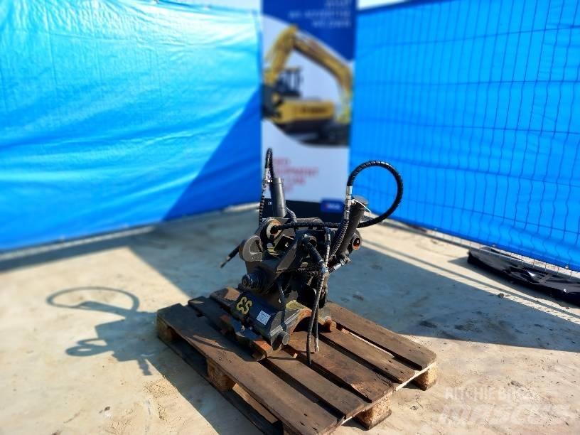 Komatsu PC88MR-8 旋轉混合器