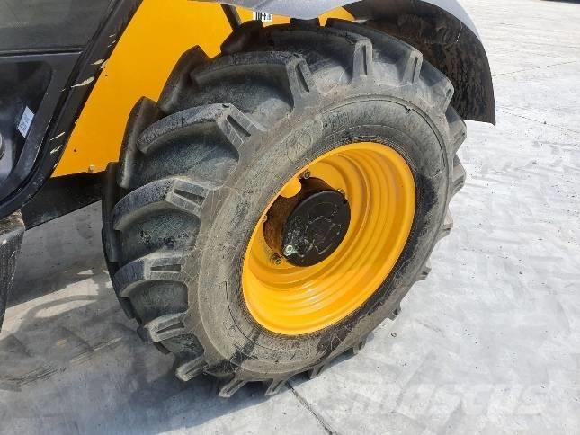JCB 531-70 - BC24 伸縮臂操作車