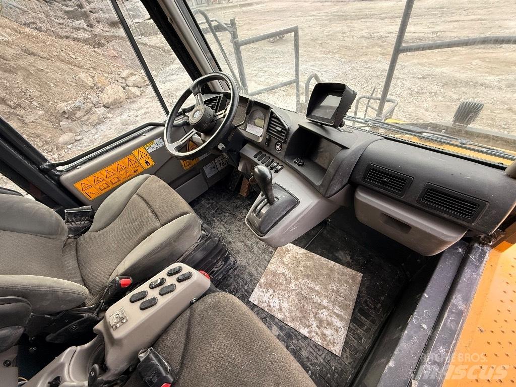 Komatsu HD 405 - 8E0 剛性傾卸卡車