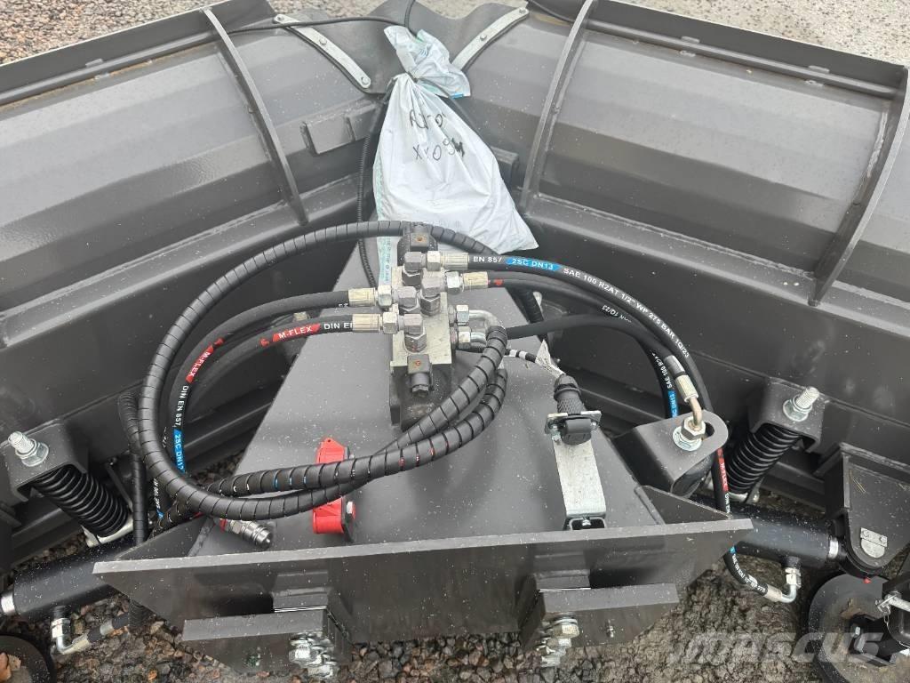 Pronar PUV 3300 刮雪板和犁