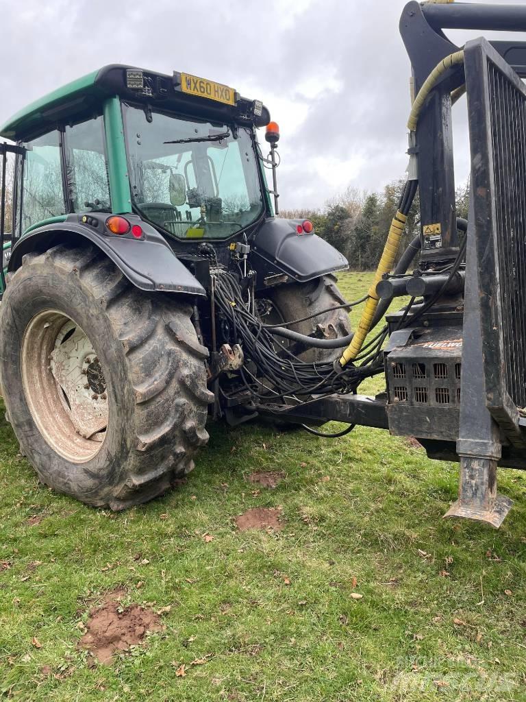 Valtra N122 曳引機