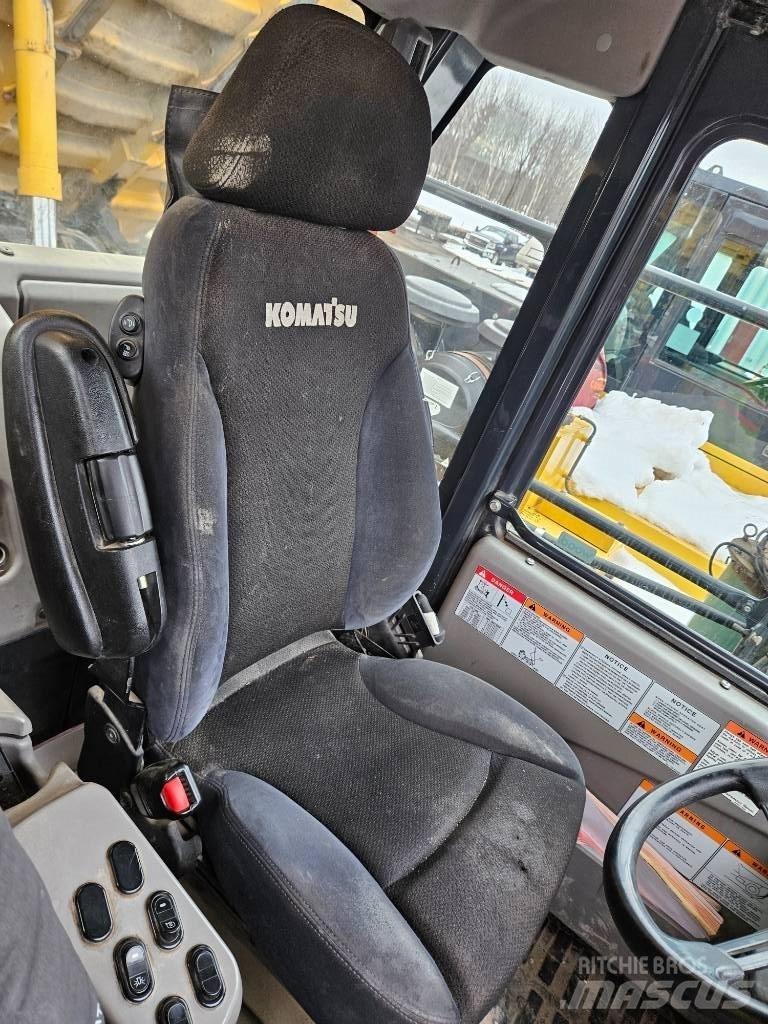 Komatsu HD465-8 側卸礦車
