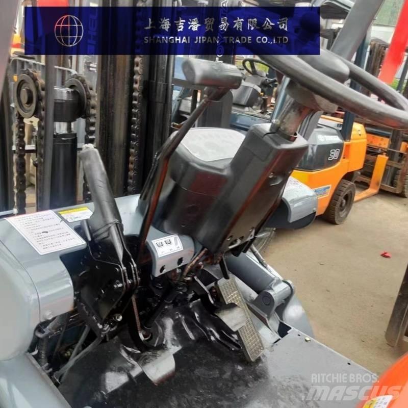 Toyota 6 F 柴油卡車