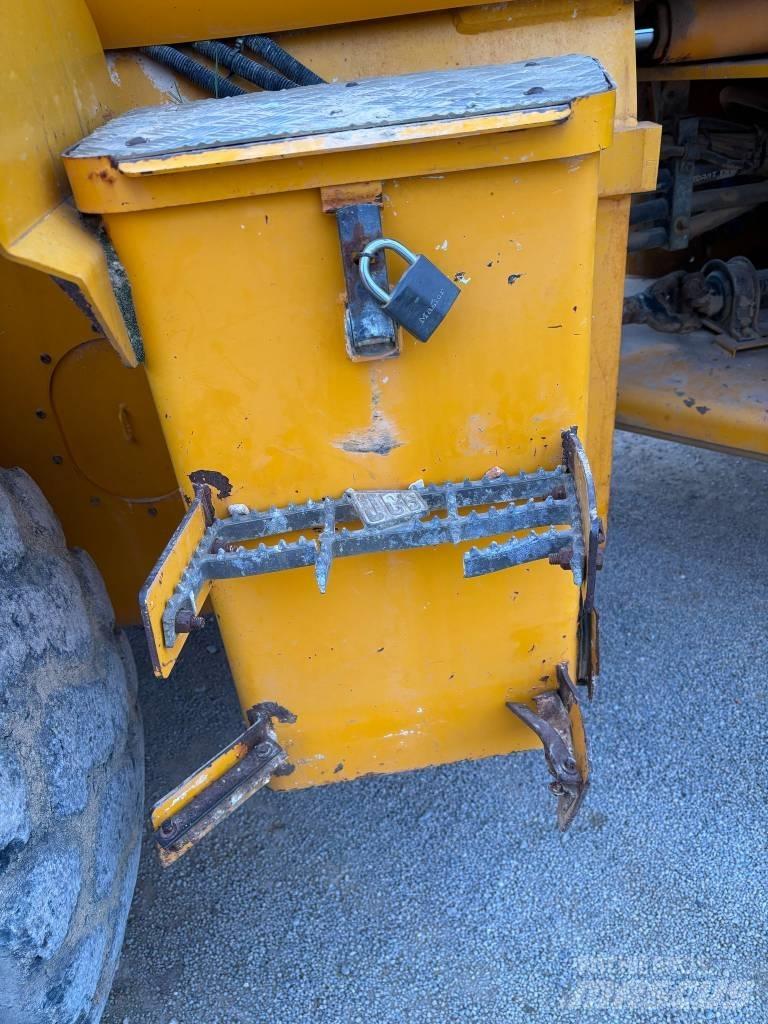 JCB 436 輪胎式裝載機