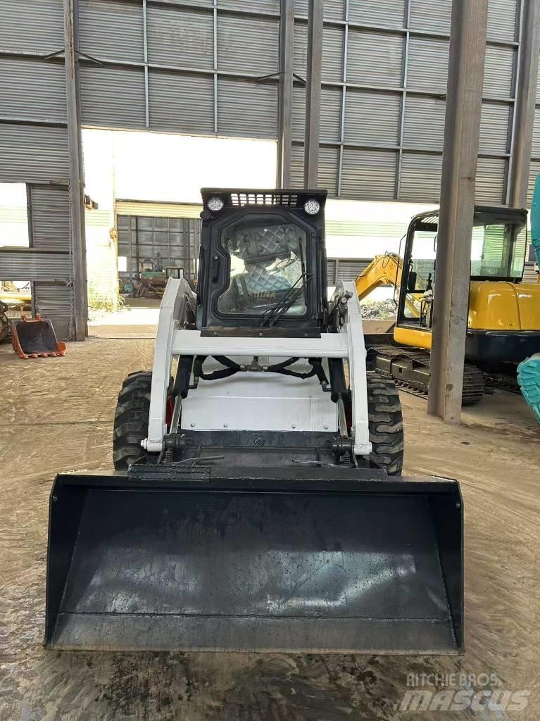 Bobcat S130 滑移轉向裝載機