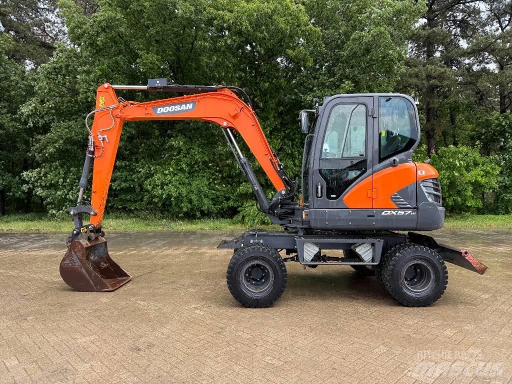 Doosan DX 57 W 旋轉式挖土機/掘鑿機/挖掘機