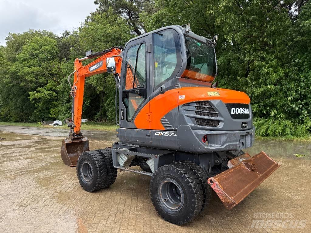 Doosan DX 57 W 旋轉式挖土機/掘鑿機/挖掘機