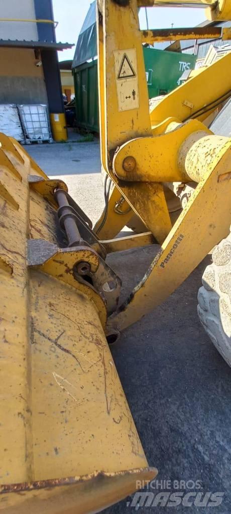 Komatsu WA 200 PT-5 輪胎式裝載機
