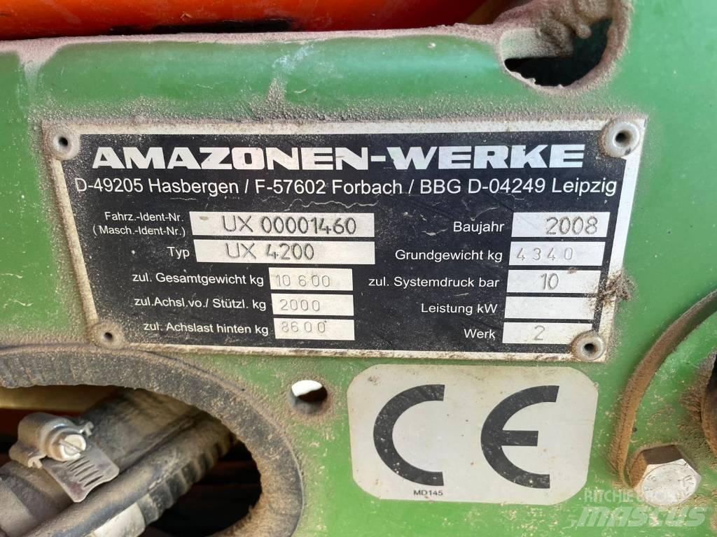 Amazone UX 4200 牽引式噴霧機