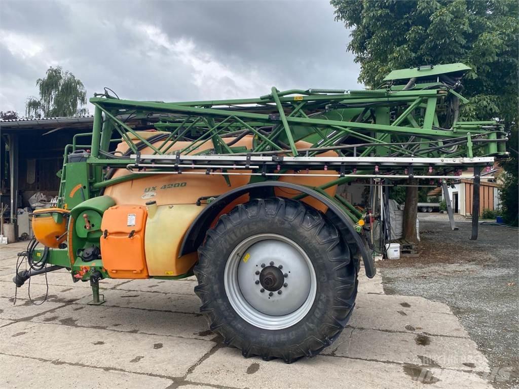 Amazone UX 4200 牽引式噴霧機