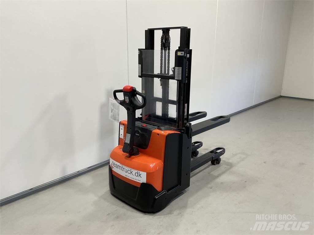 Toyota SWE200D 自走式堆積機